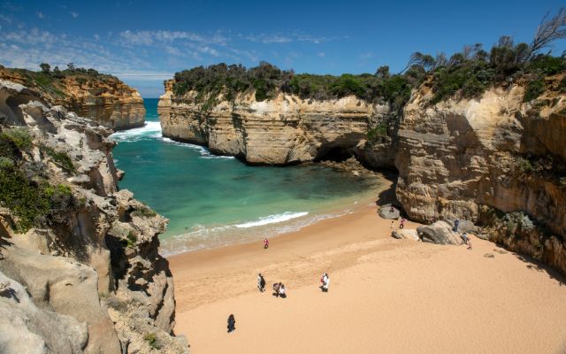 great-ocean-road-guide-loch-ard-gorge-VisitVictoria